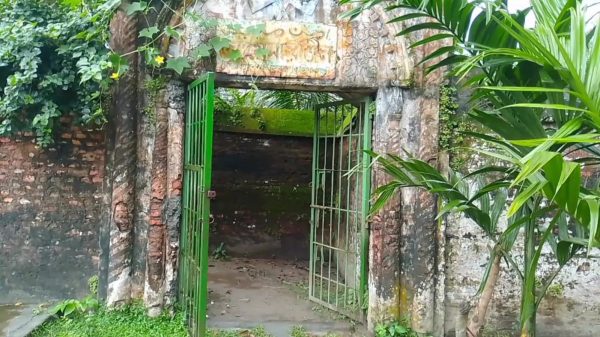 নীলকুঠির ধ্বংসাবশেষে বন্দি অসহনীয় নির্যাতন।