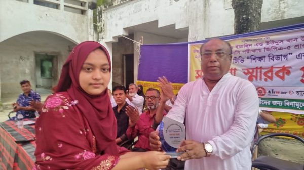 বাংলা ট্যালেন্ট টিভির সৌজন্যে ঊয়াশী পাইকপাড়া এম ইয়াছিন এন্ড ইউনুস খান উচ্চ বিদ্যালয়ের ২০২৫ সালের এসএসসিতে জিপিএ ফাইভ প্রাপ্ত শিক্ষার্থীদের সম্মাননা ক্রেস্ট প্রদান