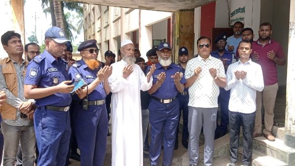 পিরোজপুরে পুলিশ লাইন্স ভবনের সংস্কার কাজের উদ্বোধন