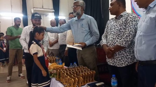 ‎মেধা বৃত্তিপ্রাপ্ত শিক্ষার্থীদের সংবর্ধনা ও পুরষ্কার বিতরণ