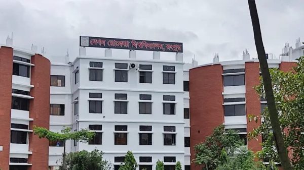 শারদীয় দুর্গাপূজা ও ফাতেহা-ই-ইয়াজদাহম উপলক্ষে ৭ দিনের ছুটিতে যাচ্ছে বেরোবি