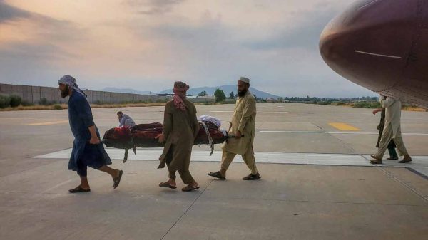 আফগানিস্তানের পূর্বাঞ্চলে গভীর রাতে শক্তিশালী ভূমিকম্পে নিহতের সংখ্যা বেড়ে কমপক্ষে ৫০০ জনে পৌঁছেছে। এছাড়া আহত হয়েছেন আরও ১০০০ মানুষ।