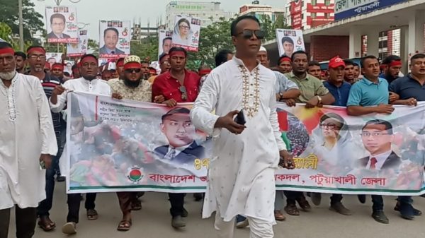 বিএনপির ৪৭তম প্রতিষ্ঠা বার্ষিকীতে পটুয়াখালীতে শ্রমিক দলের বর্ণাঢ্য র‍্যালী