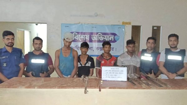 চকরিয়ায় গহীন জঙ্গলে অভিযান চালিয়ে ডাকাত দলের ৫ সদস্য আটক