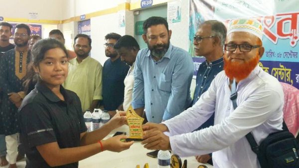 রাণীশংকৈলে রাঙ্গাটুঙ্গী নারী ফুটবল দলকে গণসংবর্ধনা
