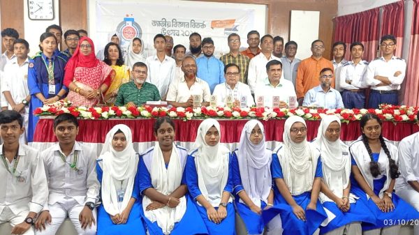 সমকাল ও বিএফএফ আয়োজনে পিরোজপুরে জাতীয় বিজ্ঞান বিতর্ক