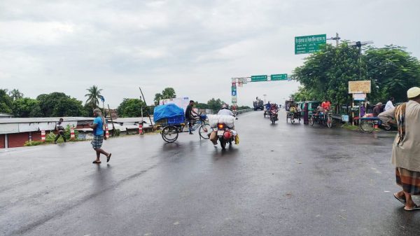 আত্রাই ব্রিজের দক্ষিণ পার্শ্বে চারমাথা মোড়ে গোলচত্বর নির্মাণ এখন সময়ের দাবি: খবিরুল ইসলাম