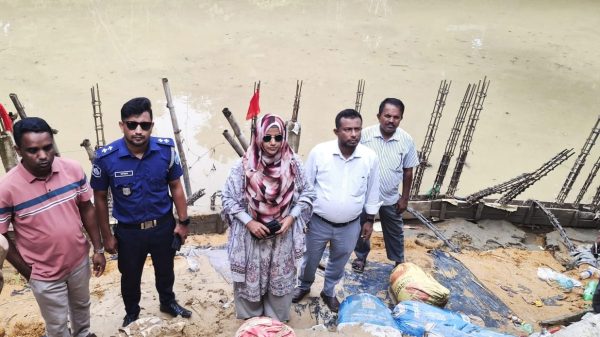 কক্সবাজারের ঈদগাঁও ফুলেশ্বরী নদীর অবৈধ দখল উচ্ছেদ করেছে উপজেলা প্রশাসন