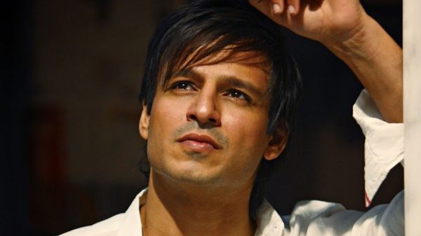 চলন্ত গাড়িতে লোহার রড ছুটে আসে বিবেকের দিকে